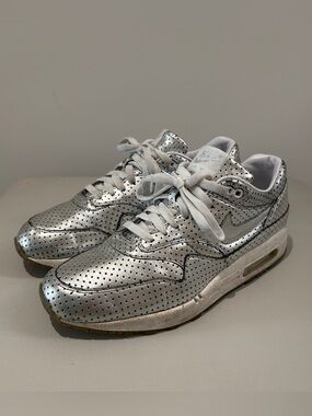 Nike Air Max Limited Edition Size 9.5 Silver Perforated Leather Sneakers EUC
